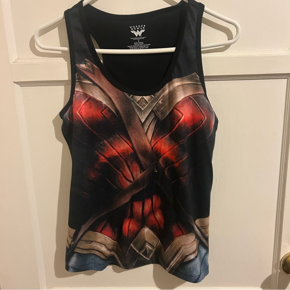 Wonder Woman Armor Hot Topic Tank Top M